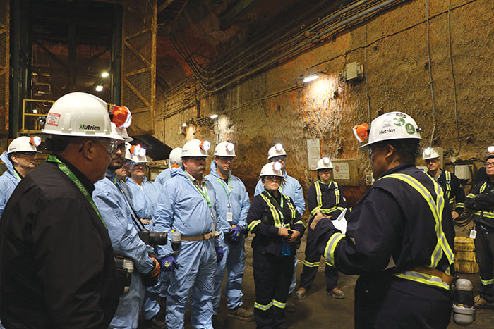 Mine Superintendent Gina Seerajtylerbest giving intructions to government officials underground.<br />
